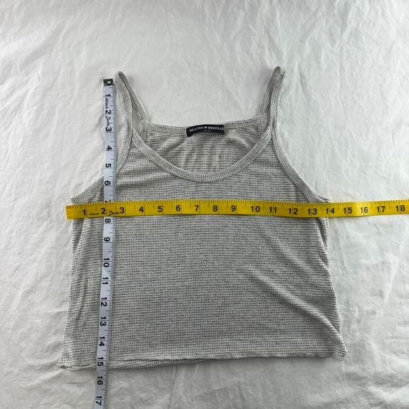Brandy Melville Grey & White Striped Cropped Grey Tank Top Sz OS - Picture 4 of 5